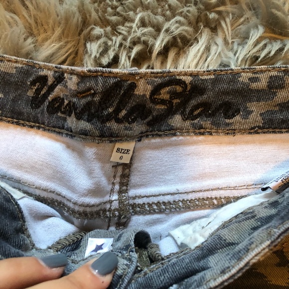 Army print shorts - Picture 2 of 3